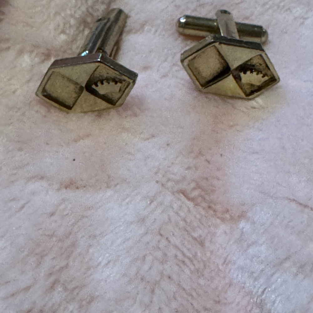 Gold tone Geometric crown king 👑 Cufflinks